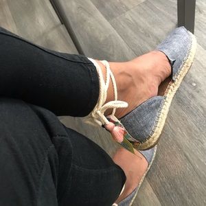 BOHO TOMS Katalina Navy Chambray Tie-on Flats